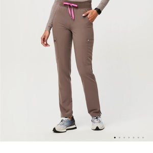 Figs smokey taupe scrub set